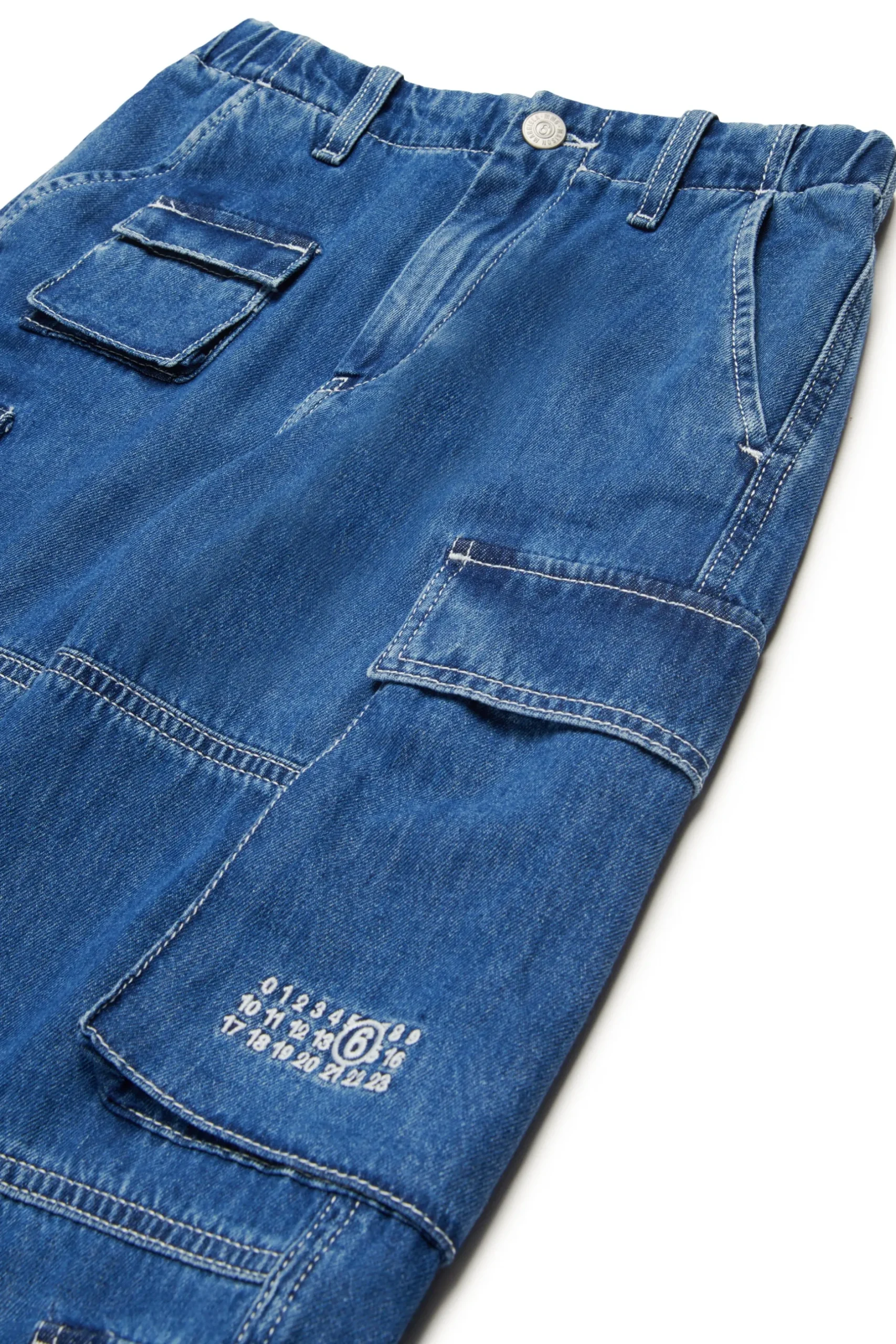 MM6 MAISON MARGIELA Jeans cargo blu medio con Numeric logo | Bambino Jeans | Denim-Mania